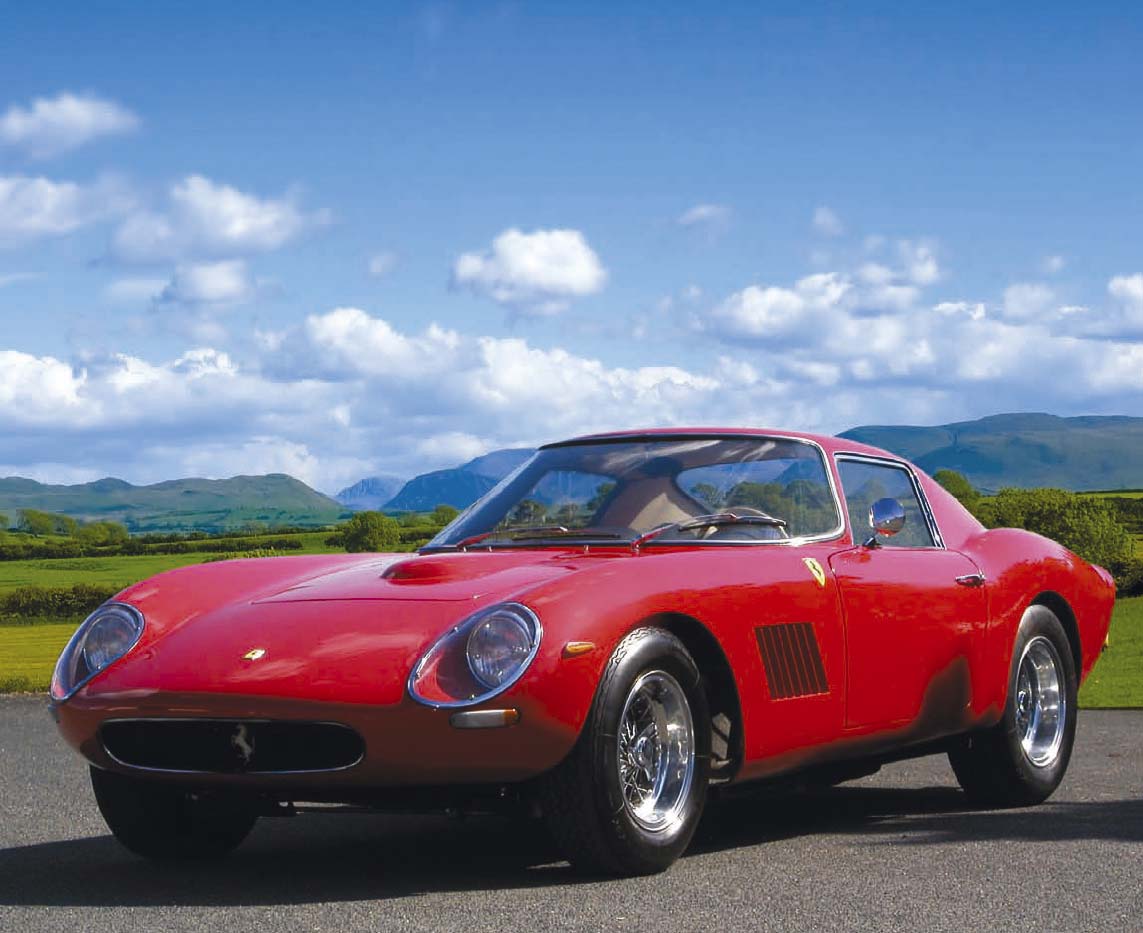 Il fascino delle auto d’epoca in fabbrica