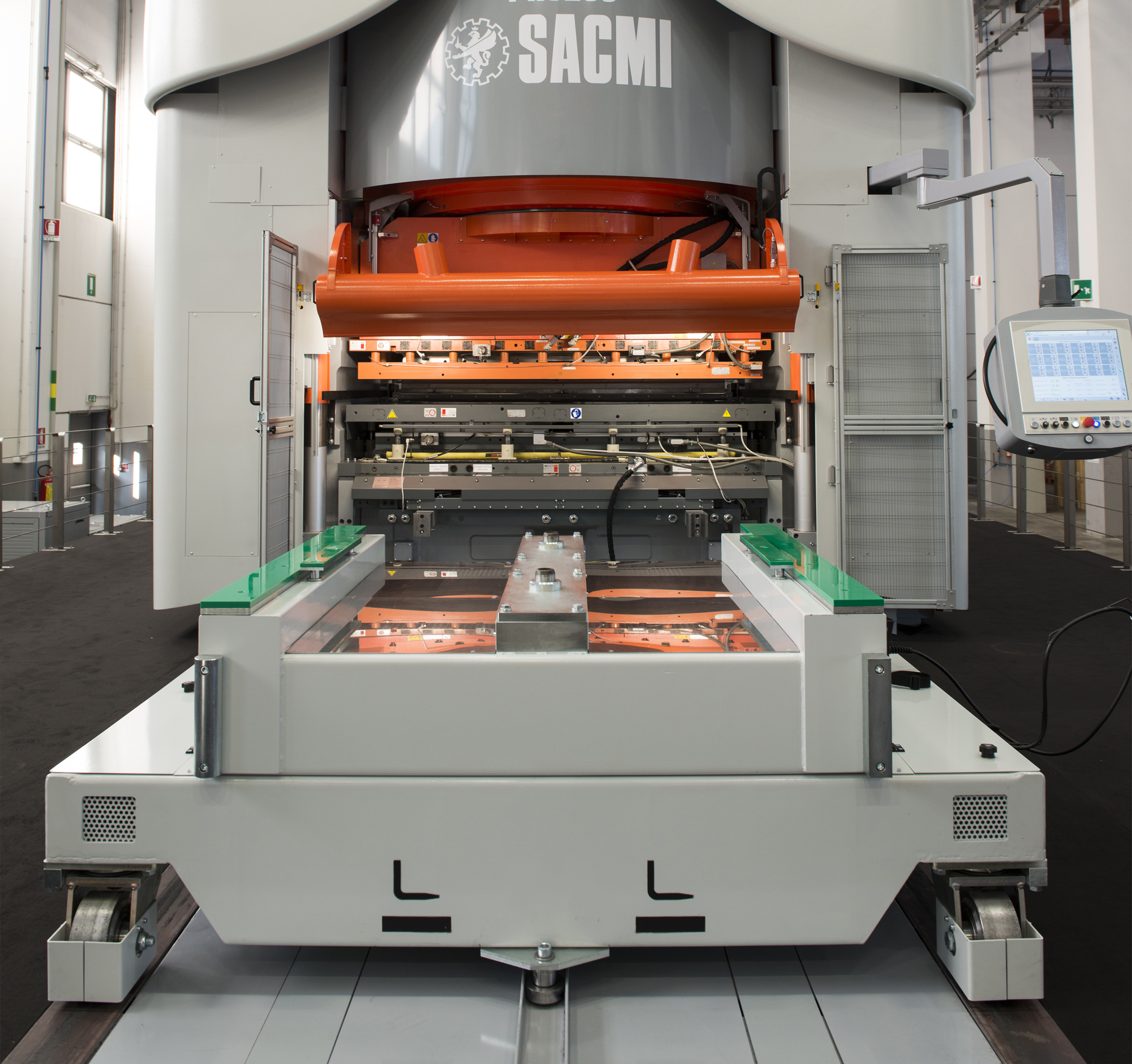 Sacmi CRS (Fast Mould Changeover), a global standard for high tonnage presses