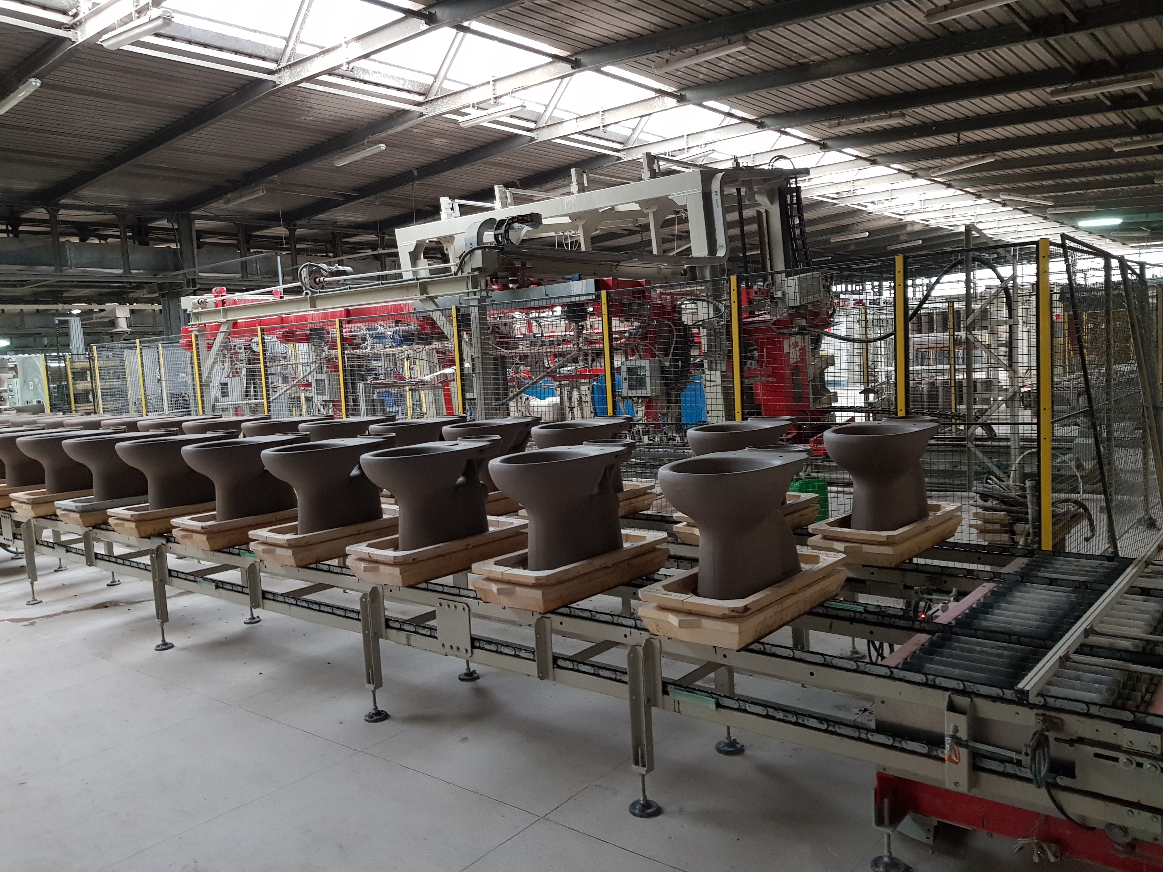Ceramit Divindus in Tenes (of the Ceram Divindus Group) reaches one million pieces per year with SACMI technology